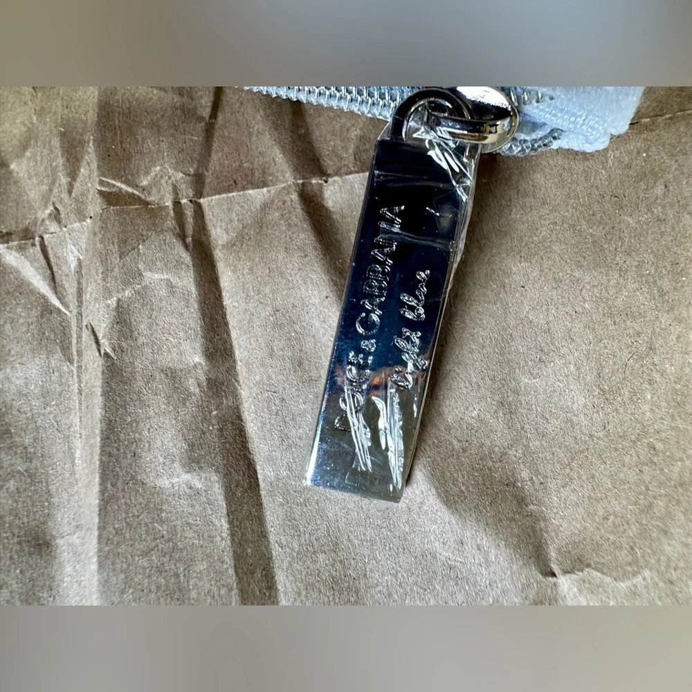 New Dolce & Gabbana Clear Tote with Blue Floral Trim and White Pouch - Picture 15 of 16